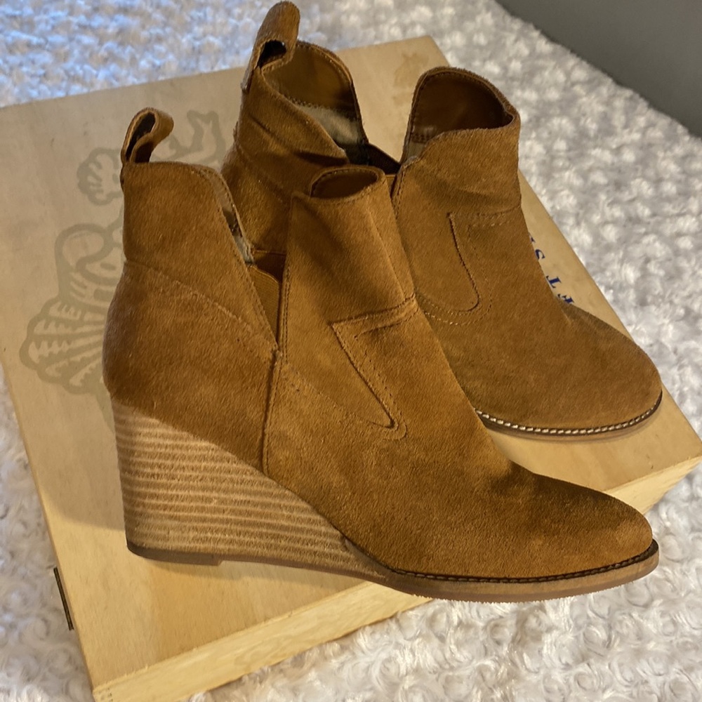 Blondo wedge heeled suede boots Waterproof- size 7.5 beautiful condition! - Picture 2 of 9